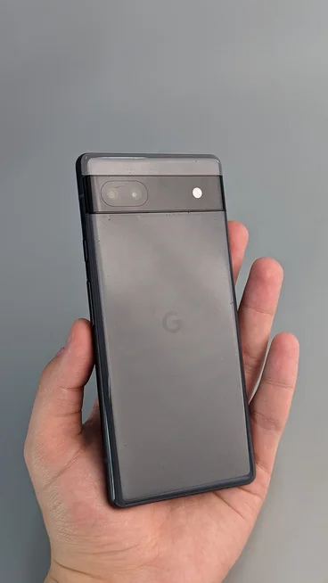 Google Pixel 6a БУ 6/128GB Charcoal - купити по кращій ціні