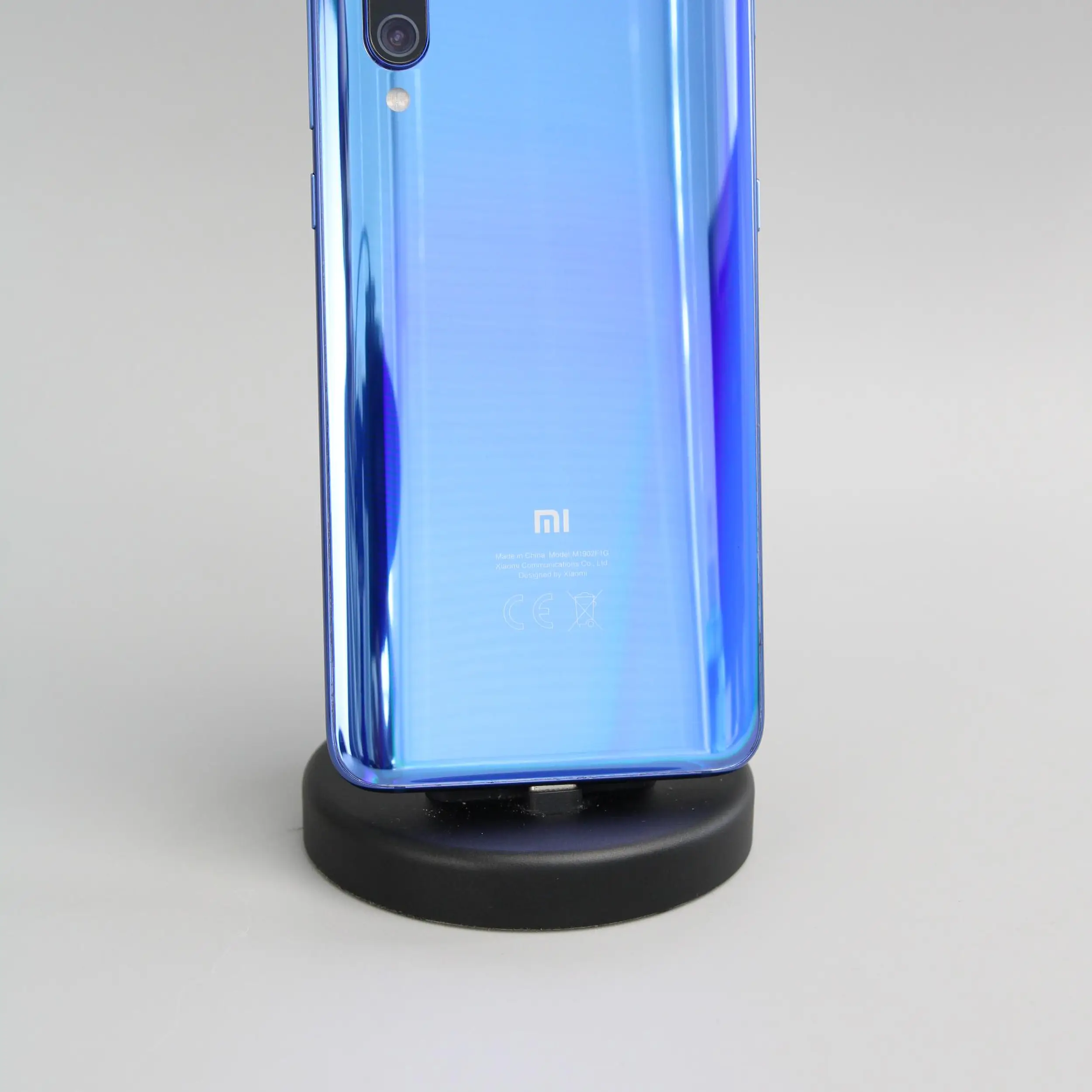 せめて送料を... ○┐【美品中古】Xiaomi Mi 9 Ocean Blue せめて送料を ○┐【美品中古】Xiaomi Mi 9 Ocean Blue