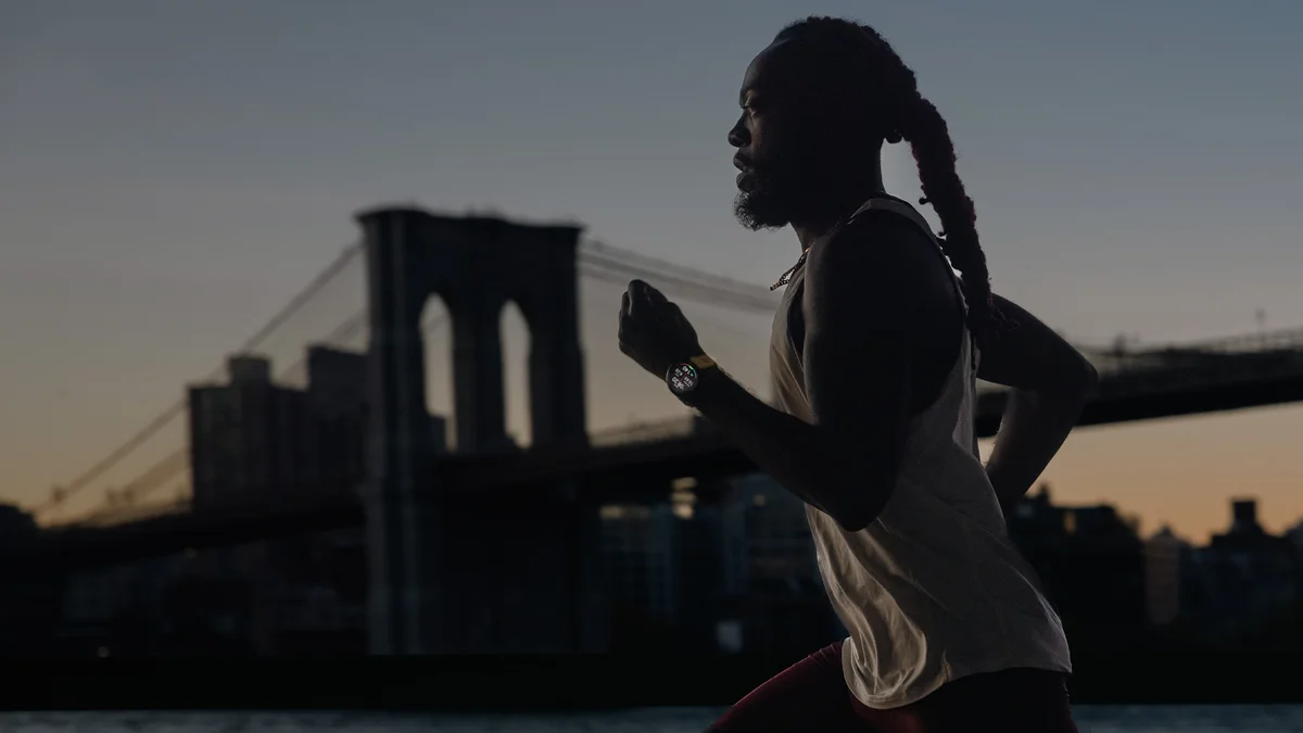 Смарт-годинник Garmin Forerunner 965 Carbon Gray Titanium Bezel w. Blk Case Blk/Powder Gray S. Band (010-02809-00/10/80) — фо