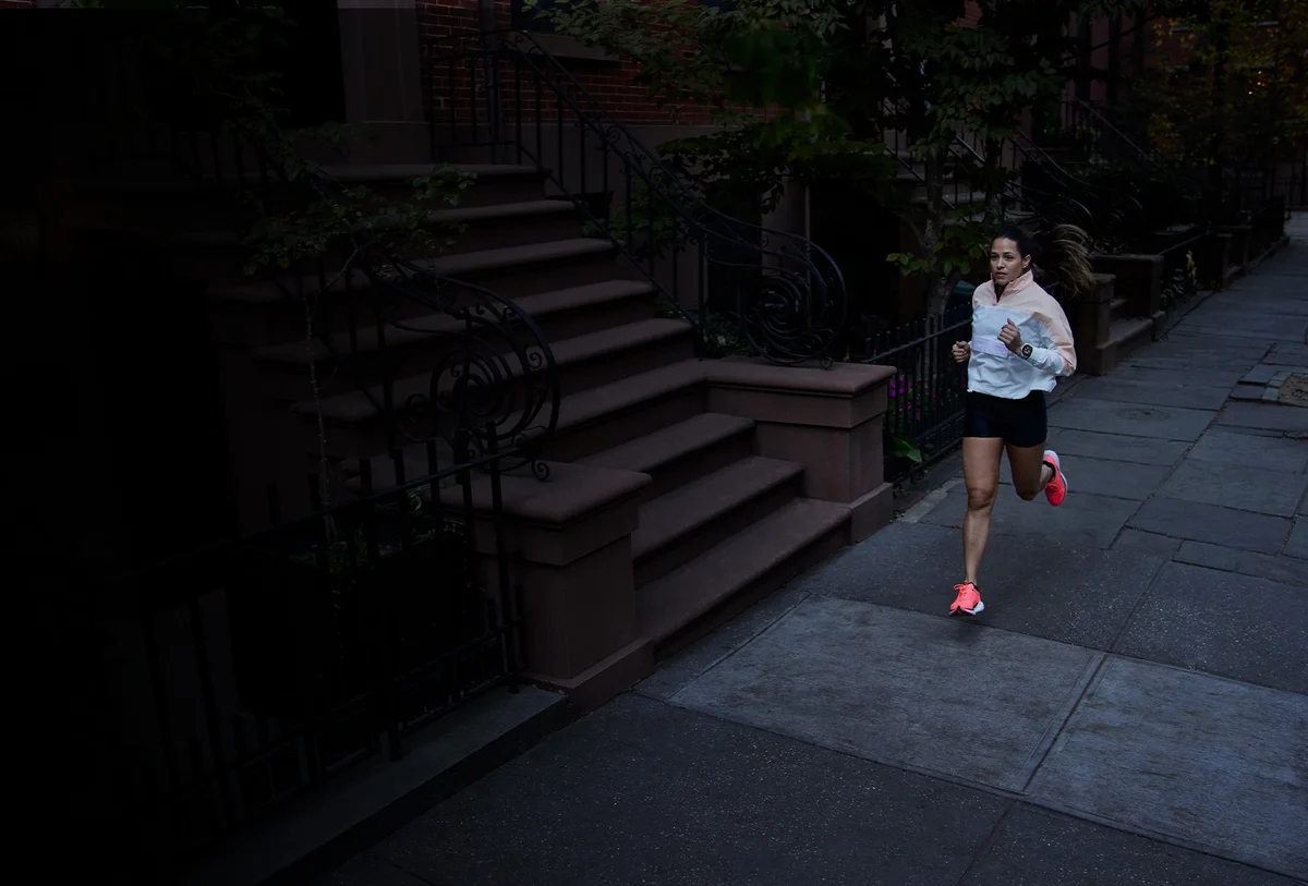 Смарт-годинник Garmin Forerunner 965 Carbon Gray Titanium Bezel w. Blk Case Blk/Powder Gray S. Band (010-02809-00/10/80) — фо