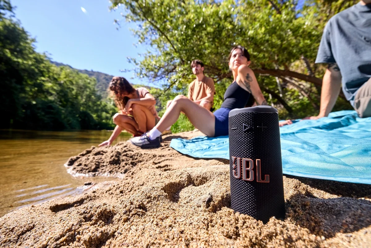 Портативна колонка JBL Grip White (JBLGRIPWHT) — фото 4
