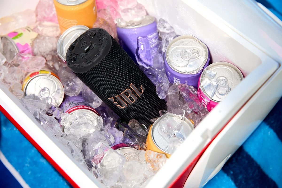 Портативна колонка JBL Grip White (JBLGRIPWHT) — фото 5