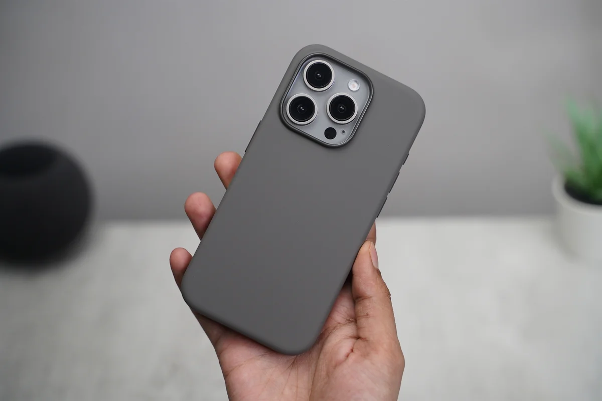 Чохол Just Must Silicone Case with MagSafe Apple iPhone 15 Gray (JMCRSCFI15B)