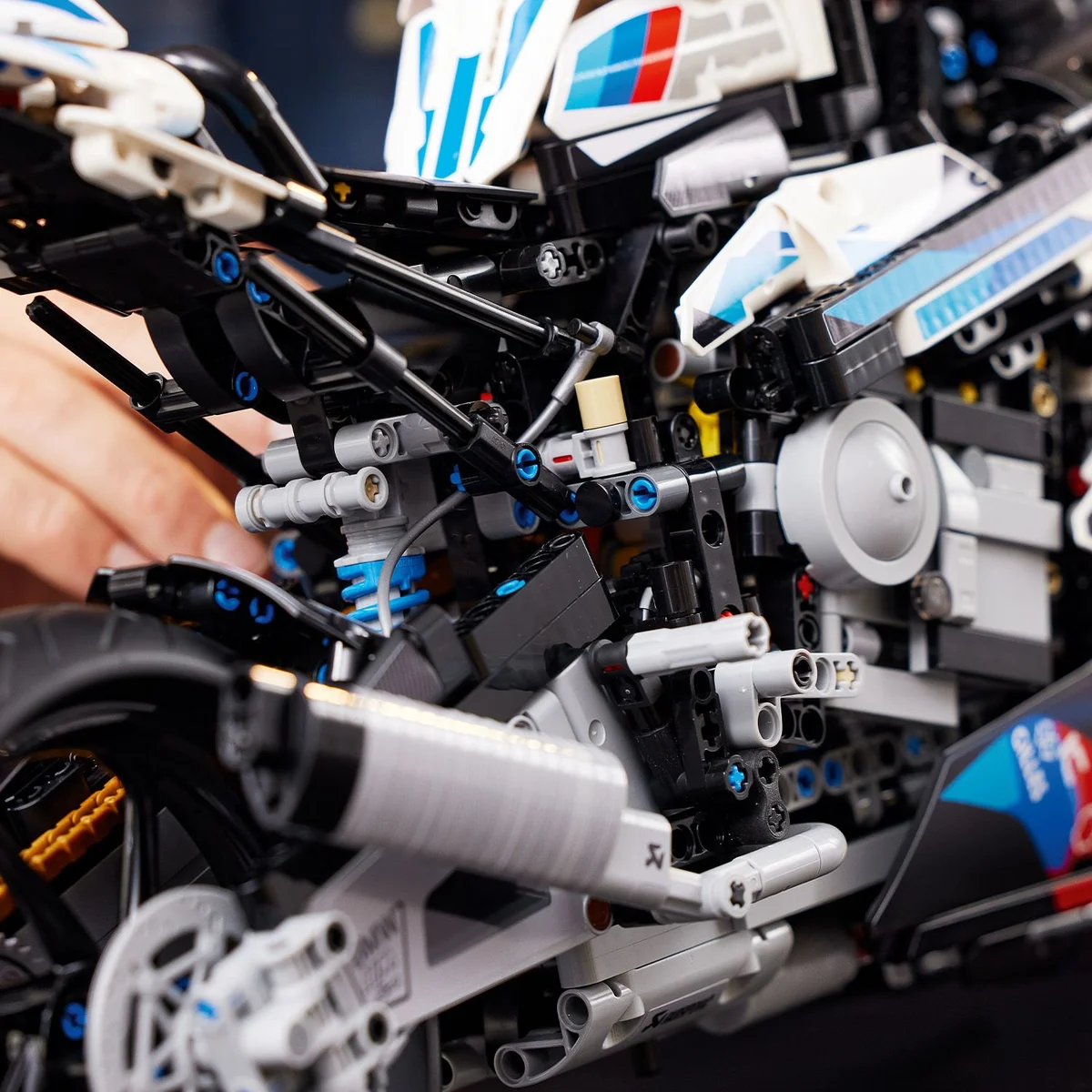 Конструктор LEGO Technic BMW M 1000 RR (42130) — фото 3