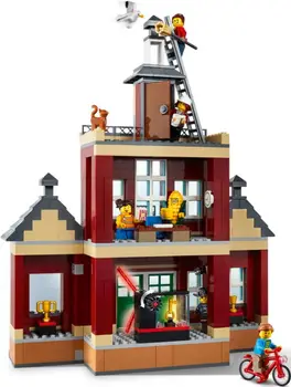 Конструктор LEGO City Main Square (60271)