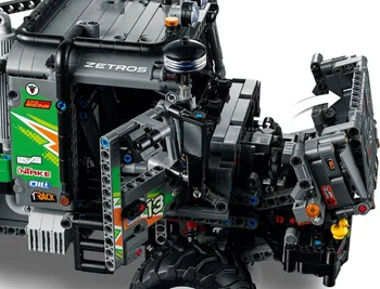 Конструктор LEGO Technic Mercedes-Benz Zetros (42129)