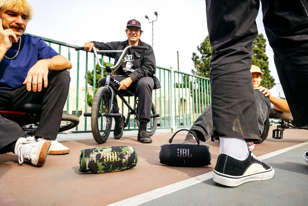 Портативная колонка JBL Charge 6 Squad (JBLCHARGE6SQUAD) — фото 1