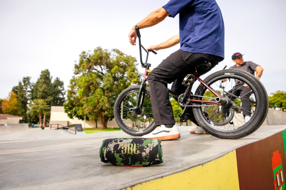 Портативная колонка JBL Charge 6 Squad (JBLCHARGE6SQUAD) — фото 4