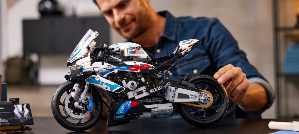 Конструктор LEGO Technic BMW M 1000 RR (42130) — фото 1